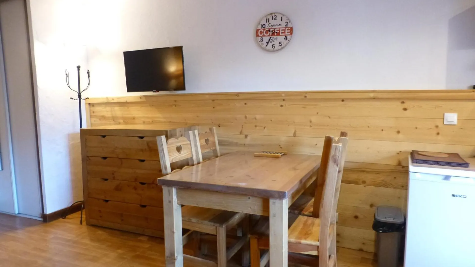Studio 4 Pers Avec Balcon, Parking Et Wi-Fi, Proche Thermes, Brides-Les-Bains - Fr-1-512-100 Apartment