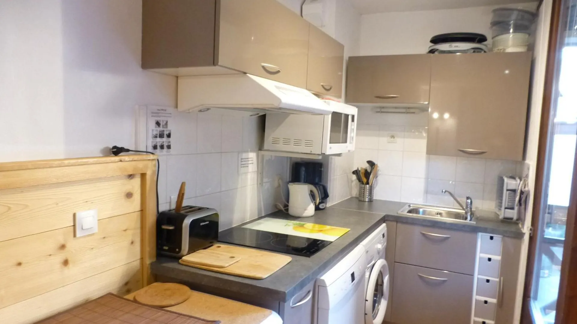 Apartment Studio 4 Pers Avec Balcon, Parking Et Wi-Fi, Proche Thermes, Brides-Les-Bains - Fr-1-512-100 France