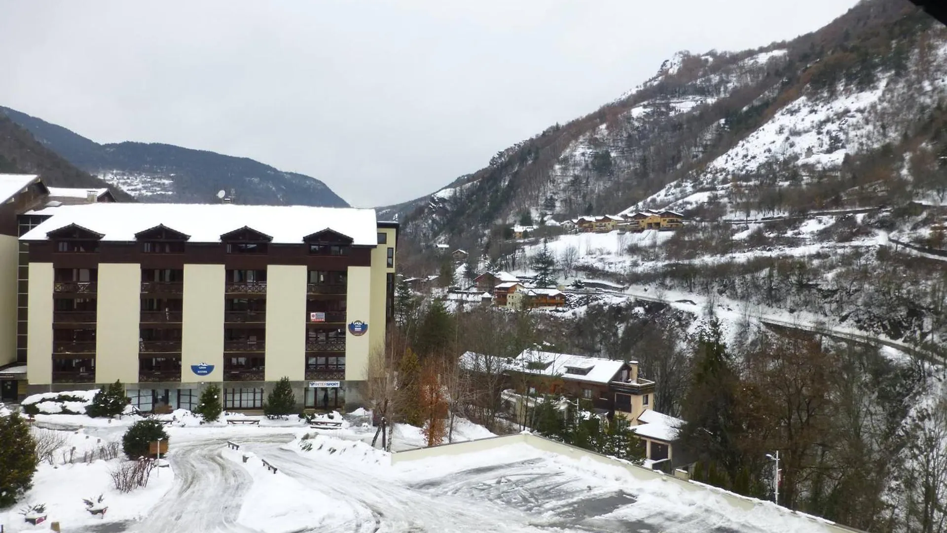 Apartment Studio 4 Pers Avec Balcon, Parking Et Wi-Fi, Proche Thermes, Brides-Les-Bains - Fr-1-512-100