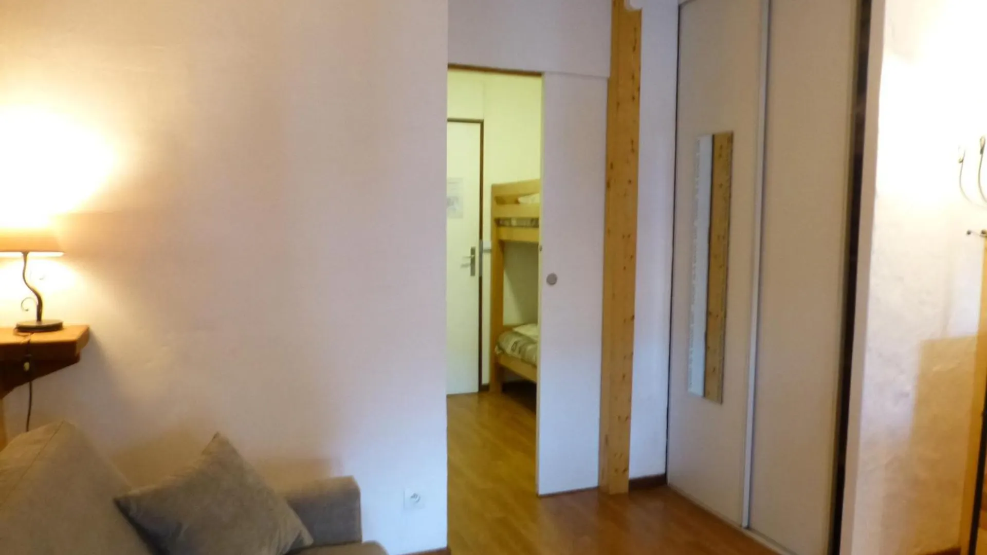 Studio 4 Pers Avec Balcon, Parking Et Wi-Fi, Proche Thermes, Brides-Les-Bains - Fr-1-512-100 0*,  France